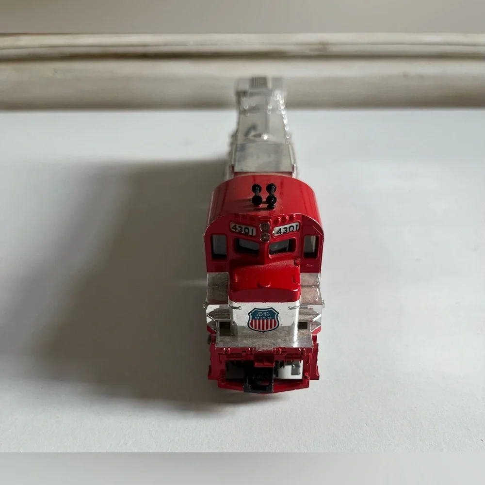 Vintage Tyco Locomotive electric model train Silver Street #4301